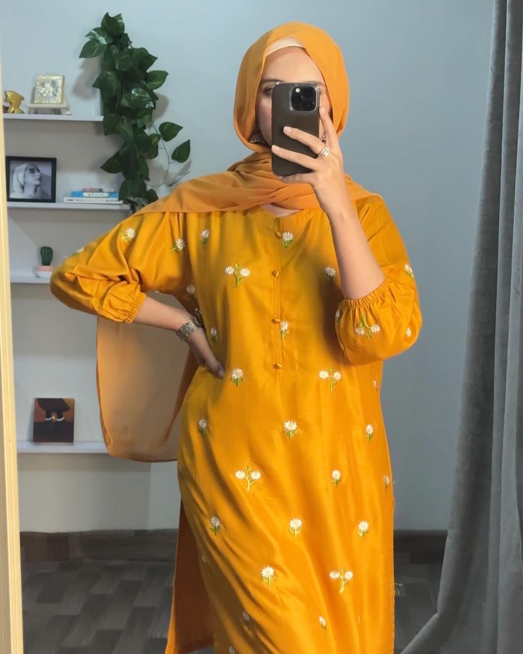 Floral Delight (Stitched 2 Pcs)